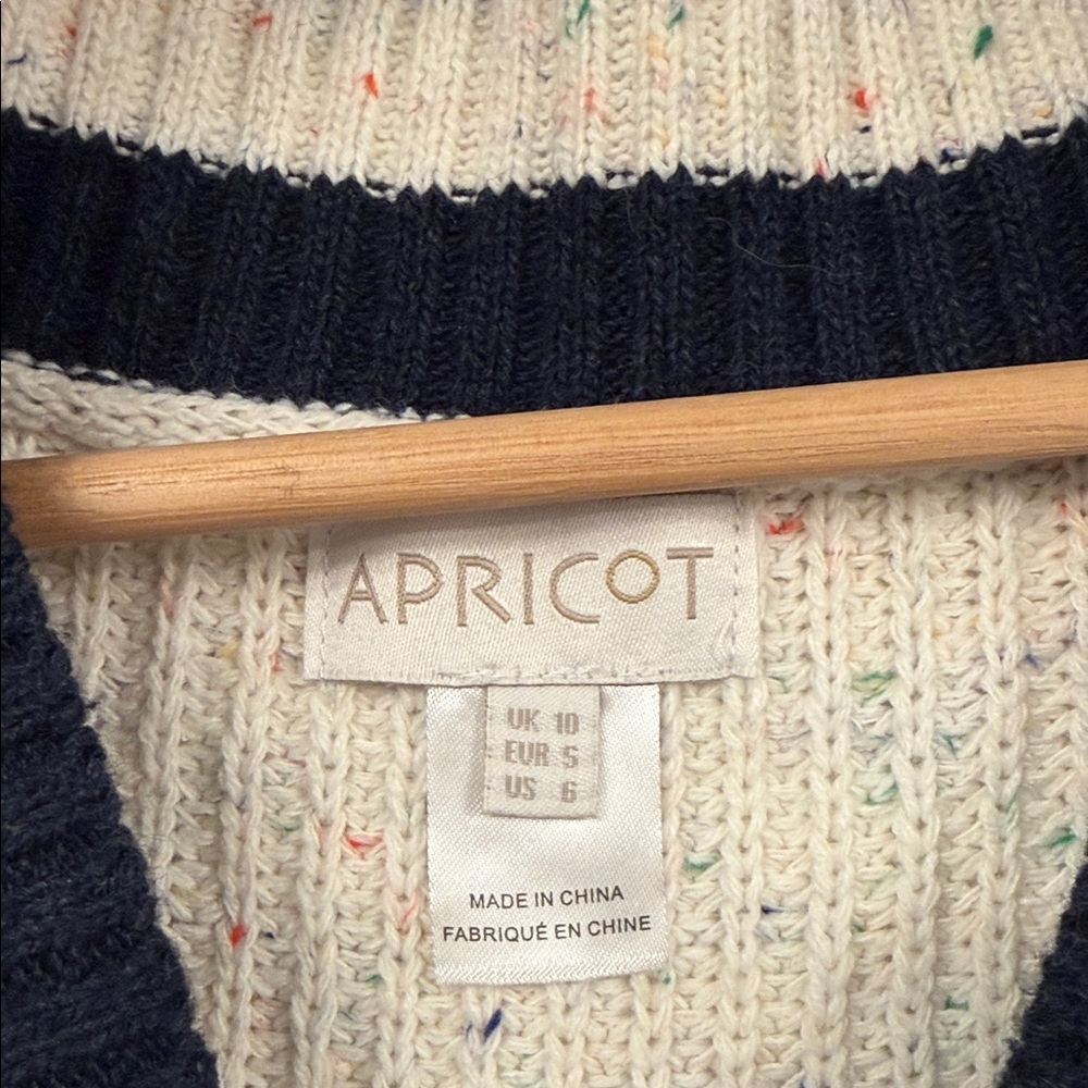 APRICOT V-Neck Sweater - Cream and Navy - Picture 4 of 4